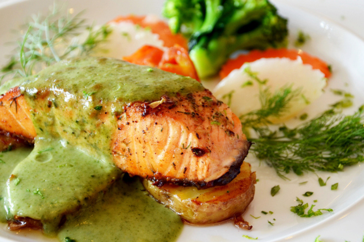 Salmão ao Molho Pesto: Uma Combinação Sofisticada de Sabores