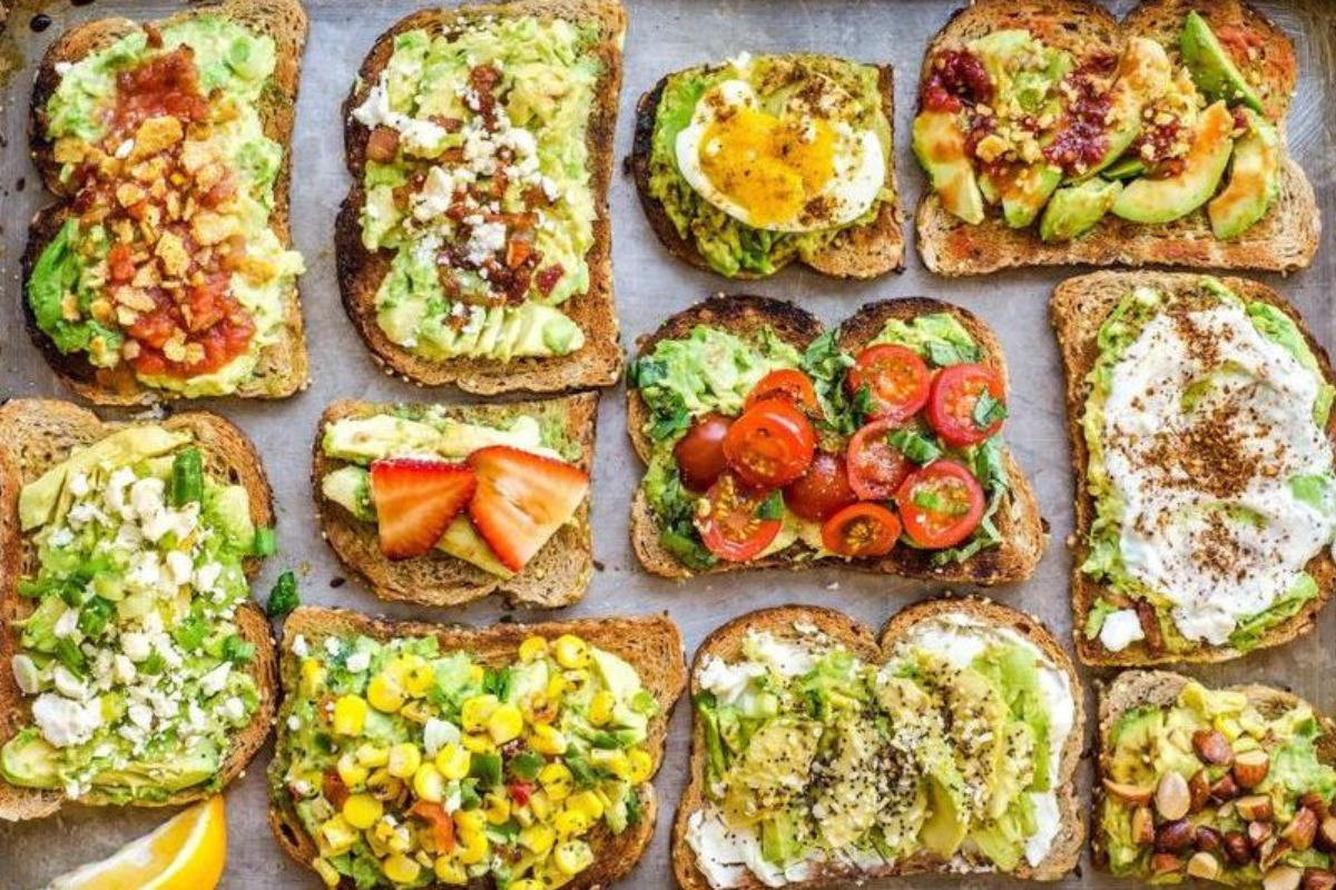 Descubra a Deliciosa Experiência do Avocado Toast com Tomate e Pera
