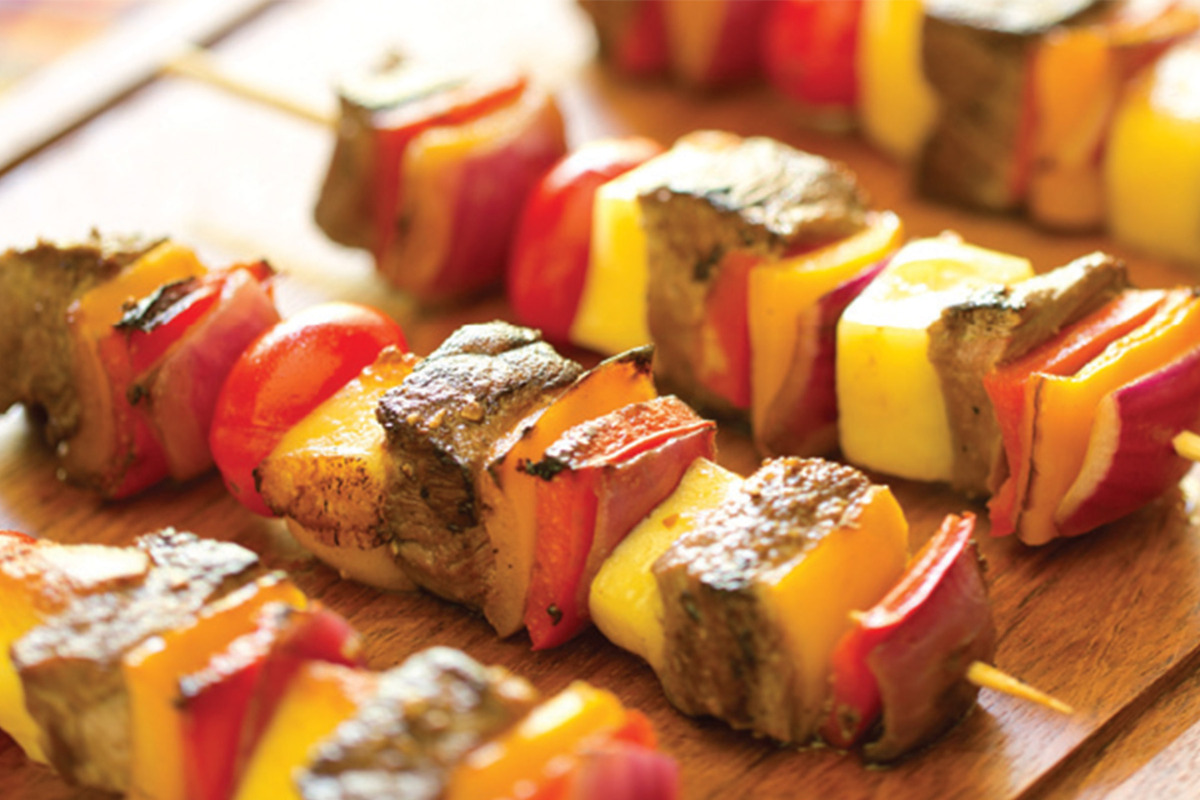 Delicie-se com Espetinho de Carne, Queijo e Legumes: Receita e Dicas
