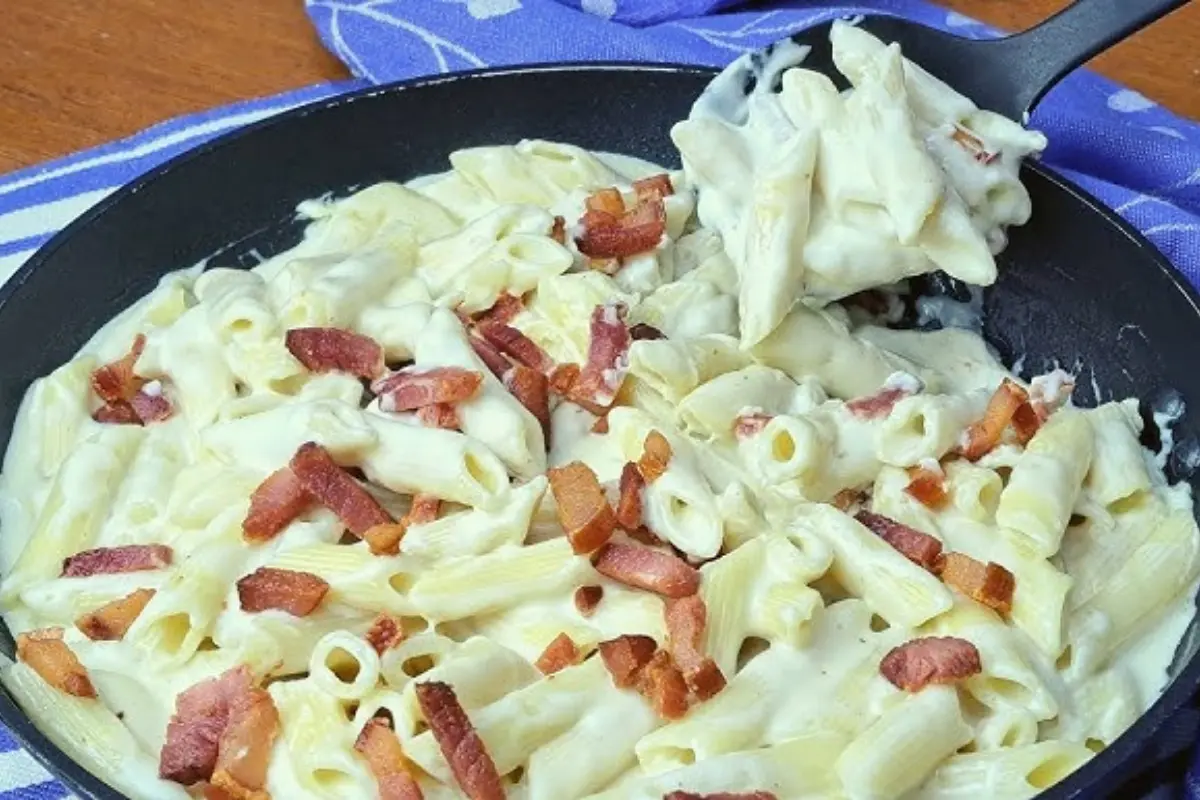 Macarrão ao Molho Branco: Uma Delícia Cremosa e Versátil